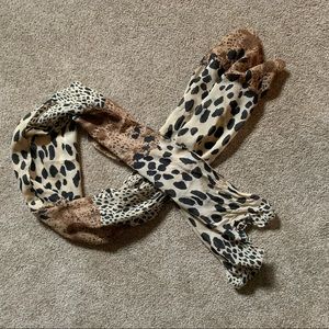Animal print scarf (D127)